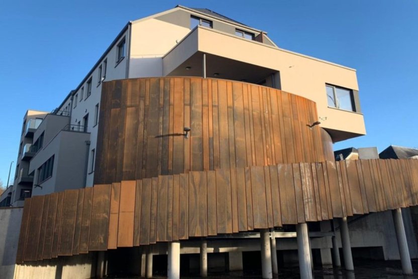 Rampe d'accès au parking arrière