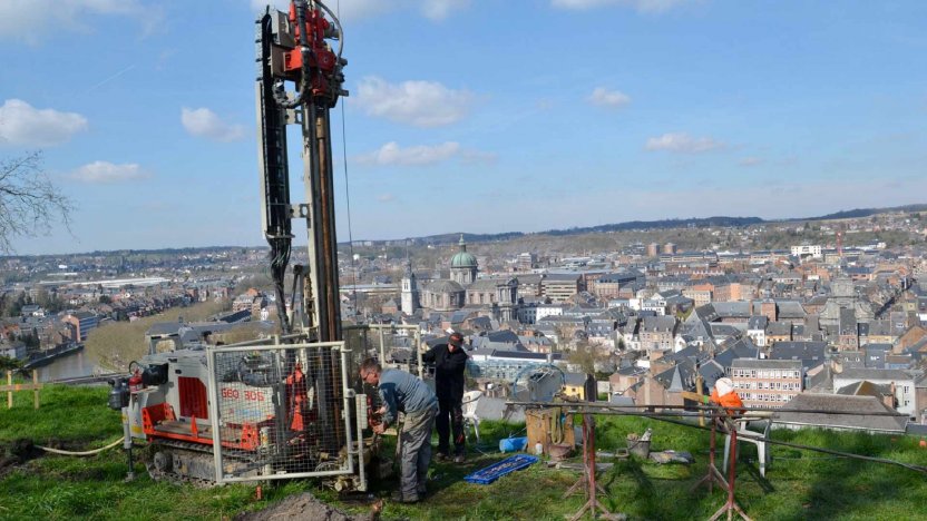 forage dans le paysage de la citadelle de Namur avec une machine de BNS