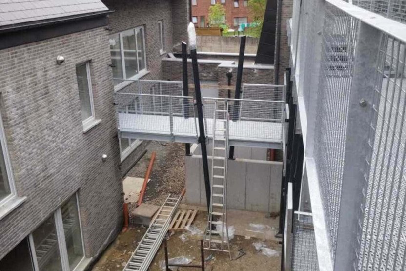 Bâtiment pendant les travaux