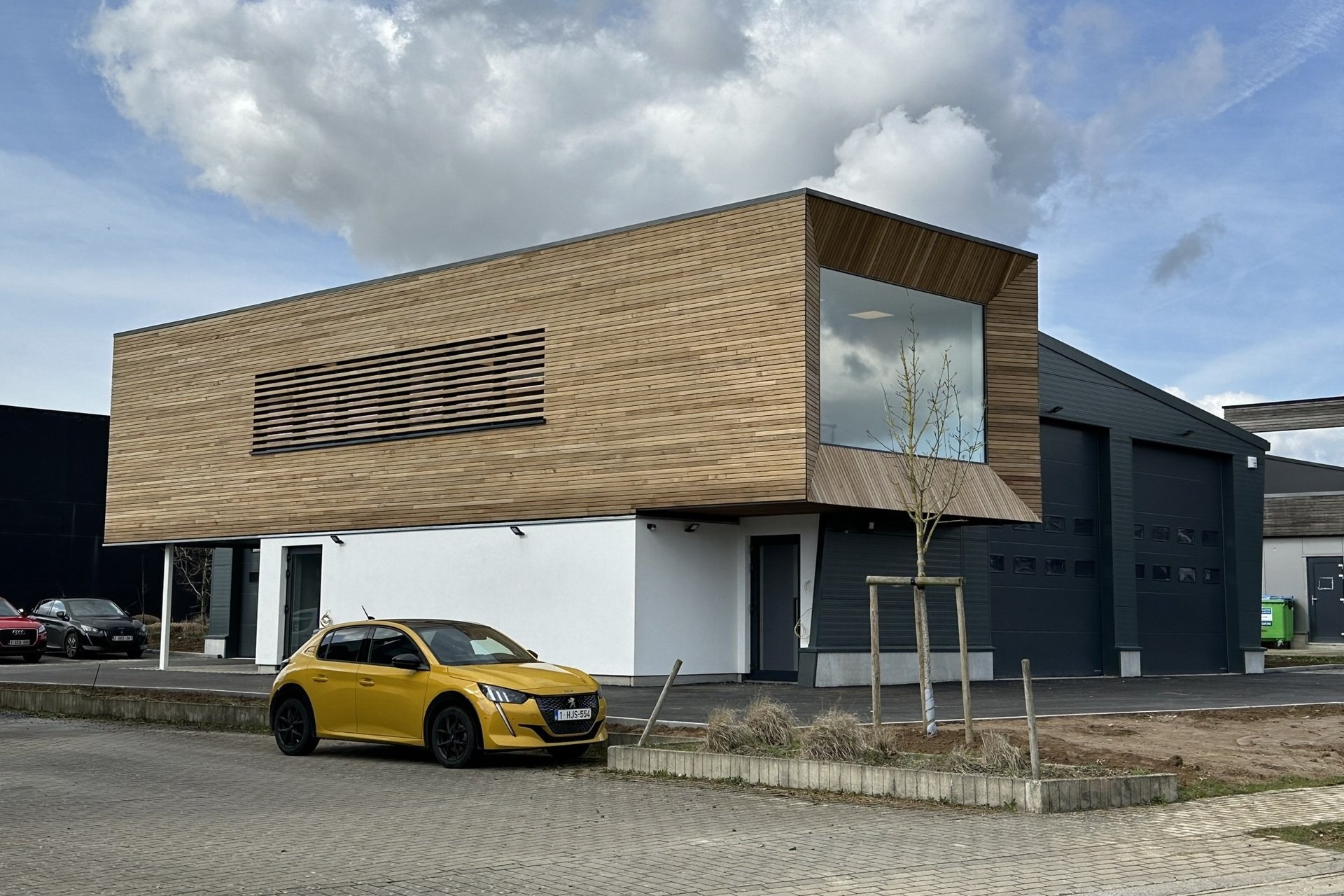 À Nivelles, notre équipe prend possession du nouveau hall  et des nouveaux bureaux !