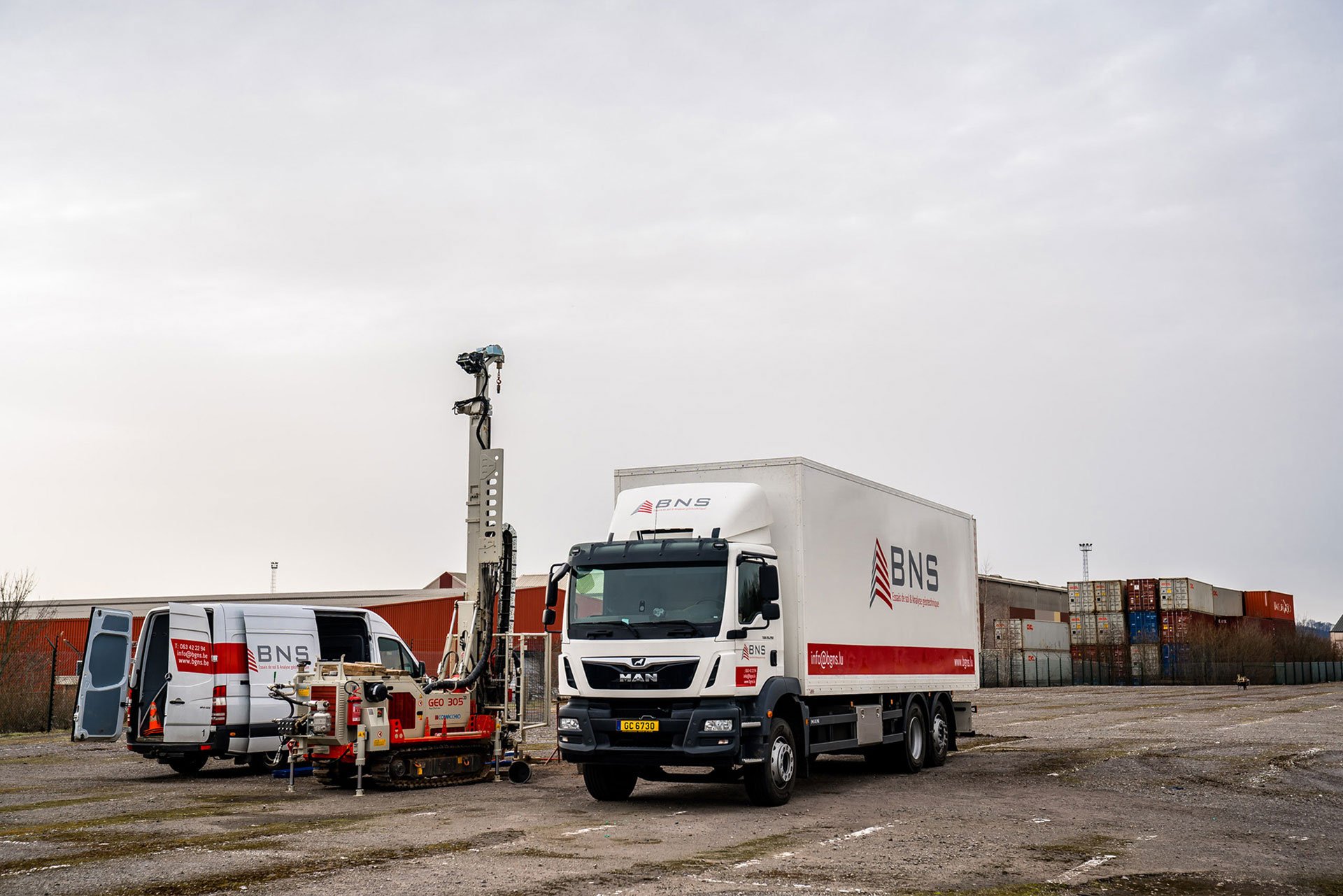 camion, camionette et machine  de pressiométrie